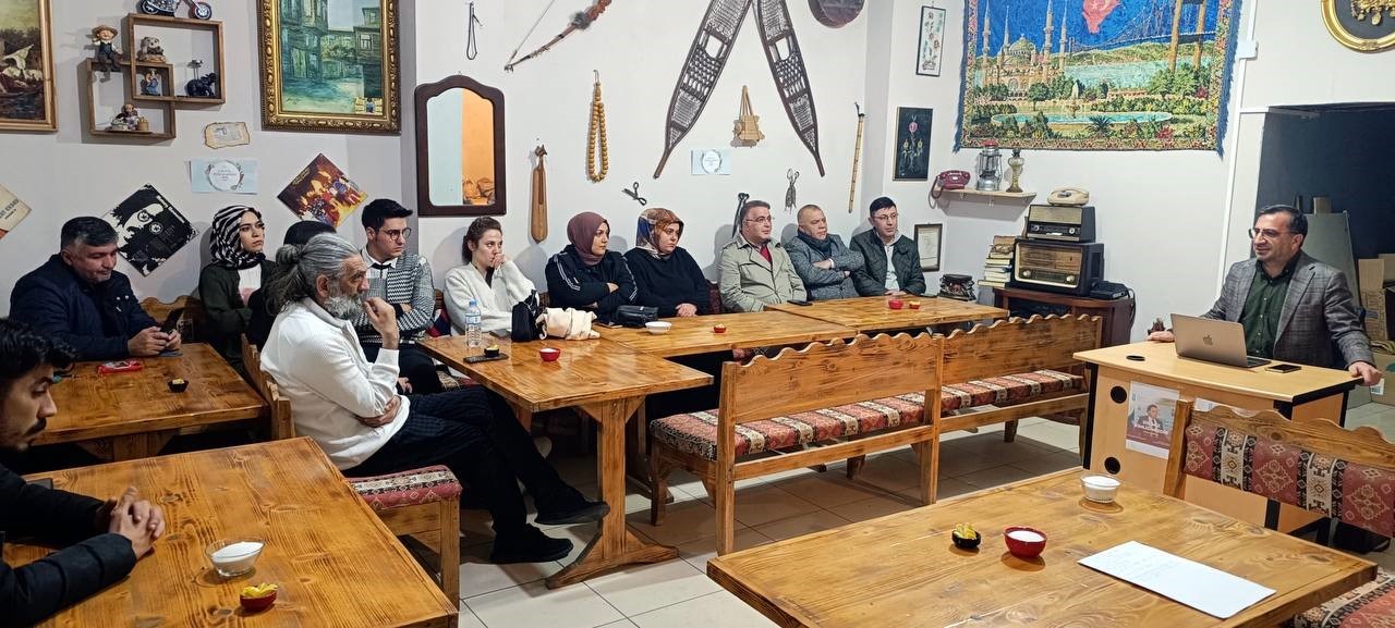 Bayburt’taki sahafta ’Türk Dili’ konuşuldu