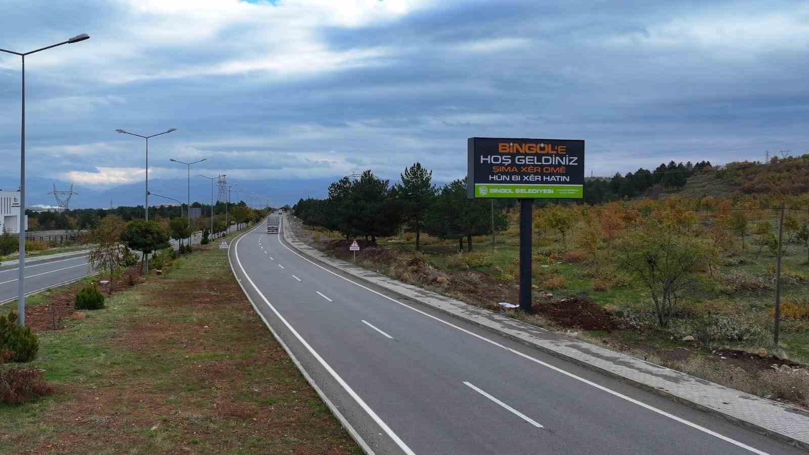 Bingöl Belediyesi’nden şehrin girişine üç dilli tabela
