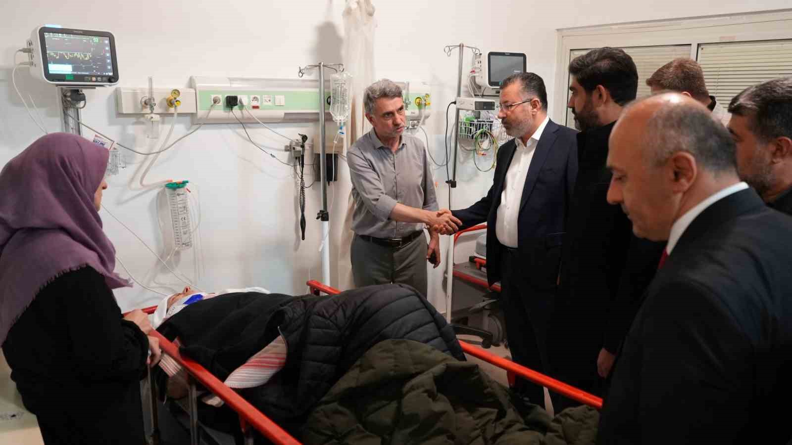 Rekt&ouml;r Kırışık, kazada yaralanan &ouml;ğrenciler hakkında bilgi aldı
