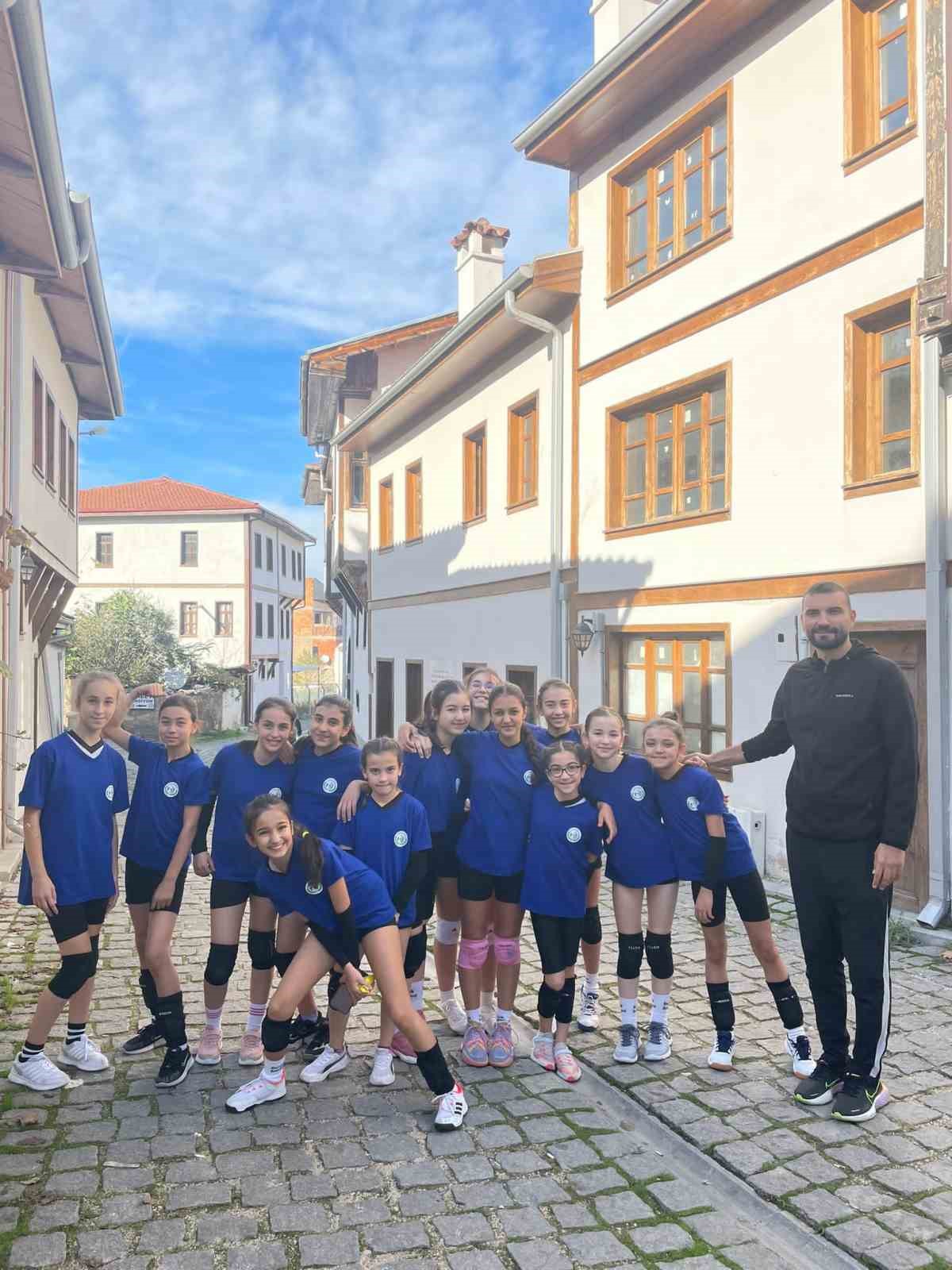 BES Midi Kız Voleybol Takımı, Voleybol Midi Kızlar Bilecik Şampiyonası’nda namağlup şampiyon oldu