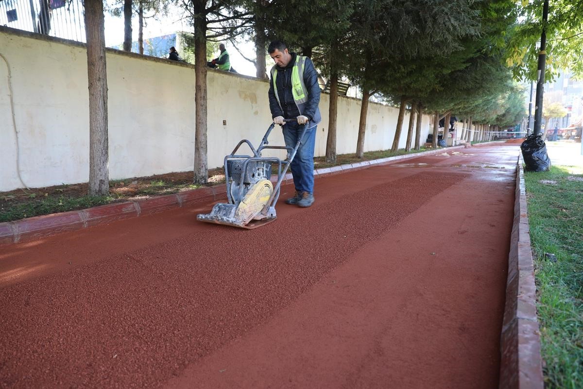 15 Temmuz Demokrasi ve Şehitler Parkı’nda çevre düzenleme çalışmaları başladı