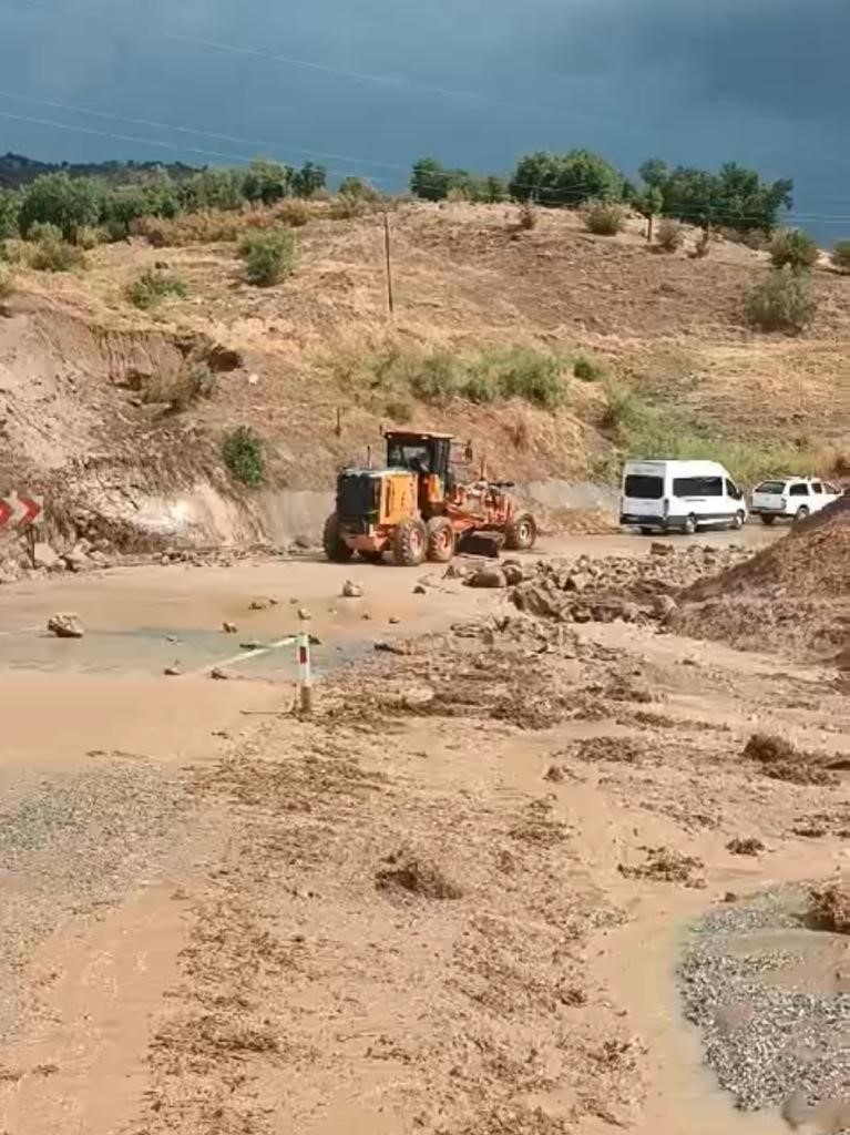Batman&rsquo;da selden kapanan k&ouml;y yolları ulaşıma a&ccedil;ılıyor
