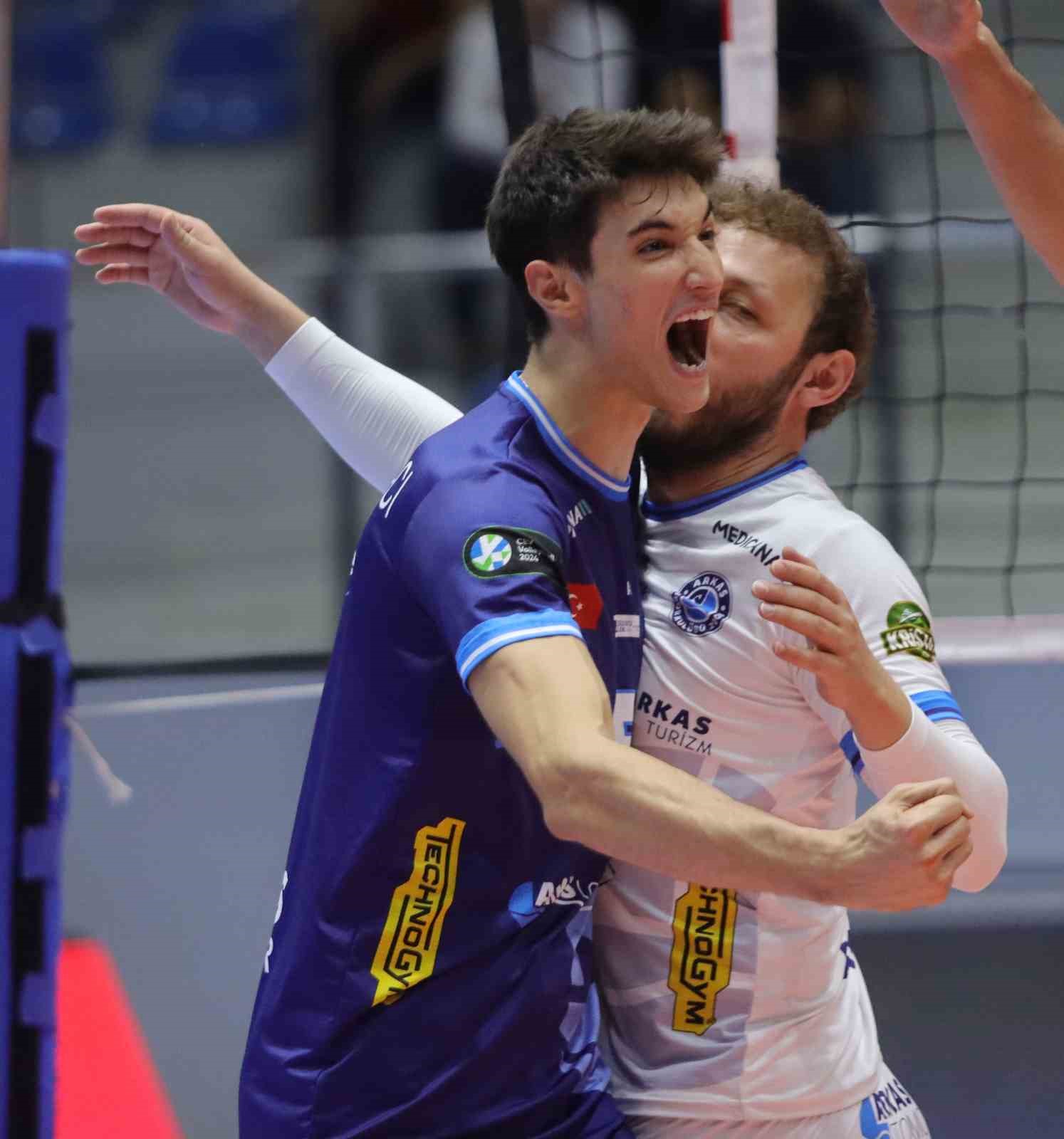 CEV Volleyball Cup: Neftohimik Burgas: 0 - Arkas Spor: 3
