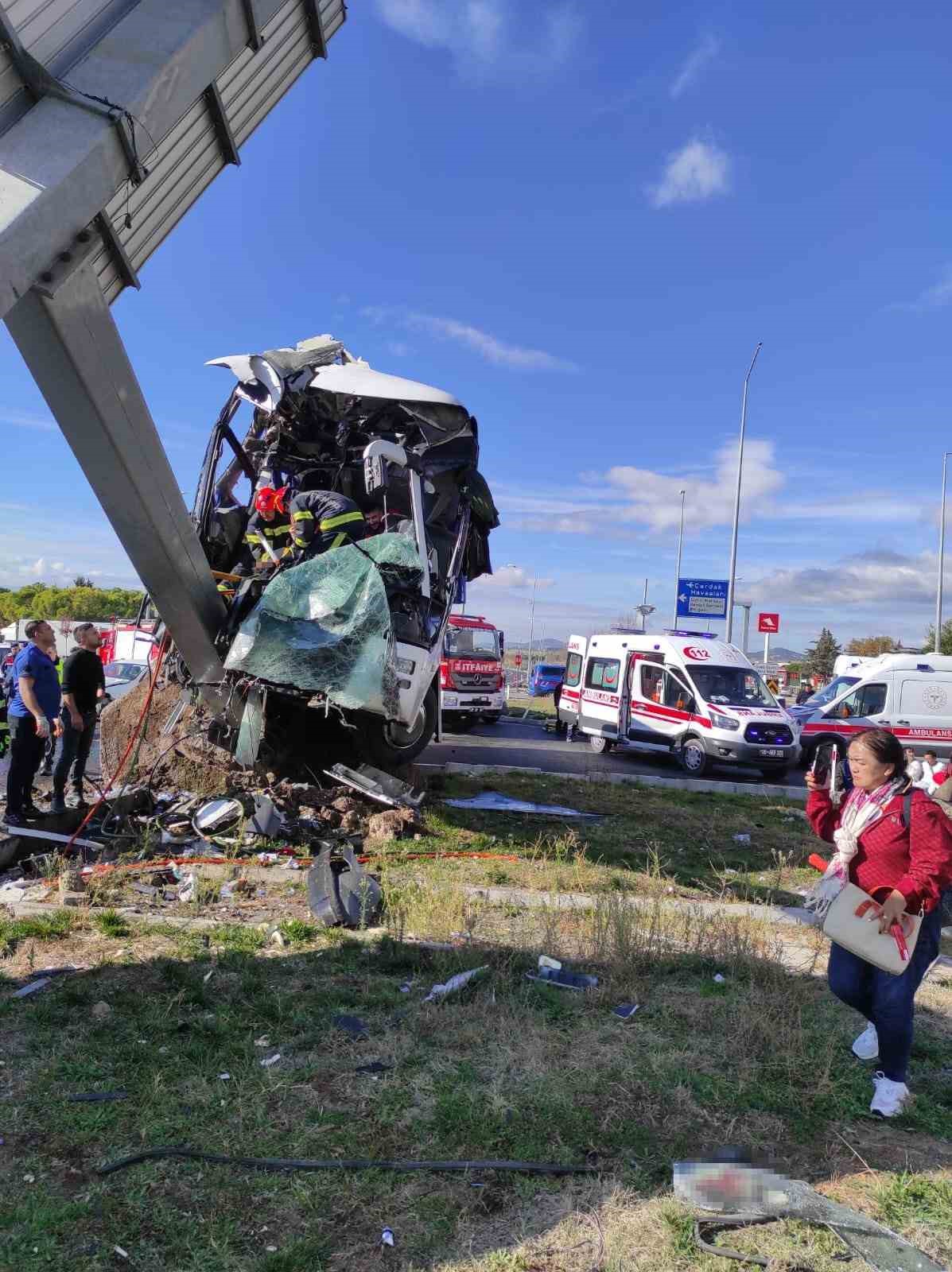 29 kişinin yaralandığı tur otobüsü kazasında 2 yaralı kurtarılamadı