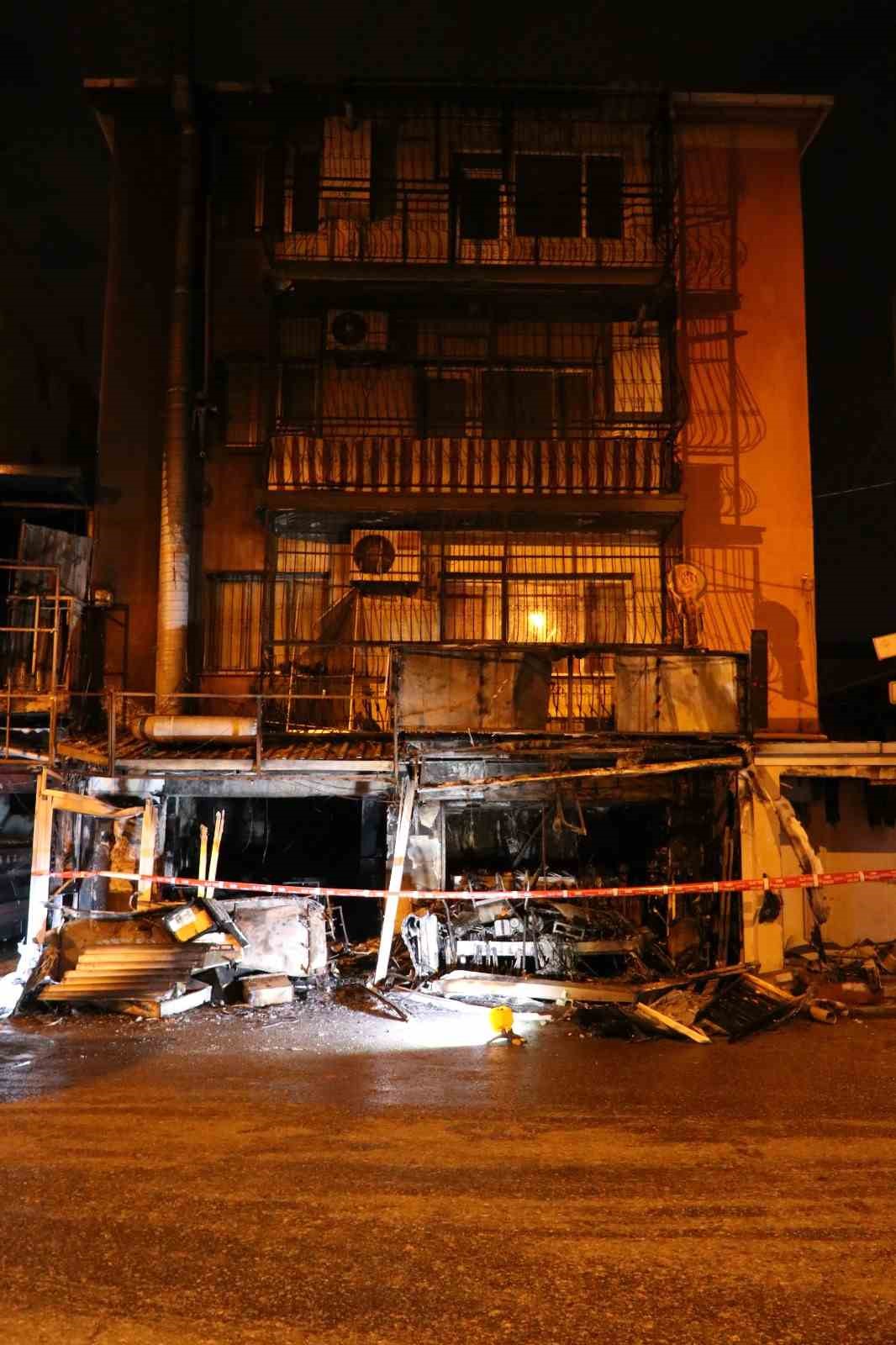 İzmir’de iş yeri yangınında kundaklama iddiası