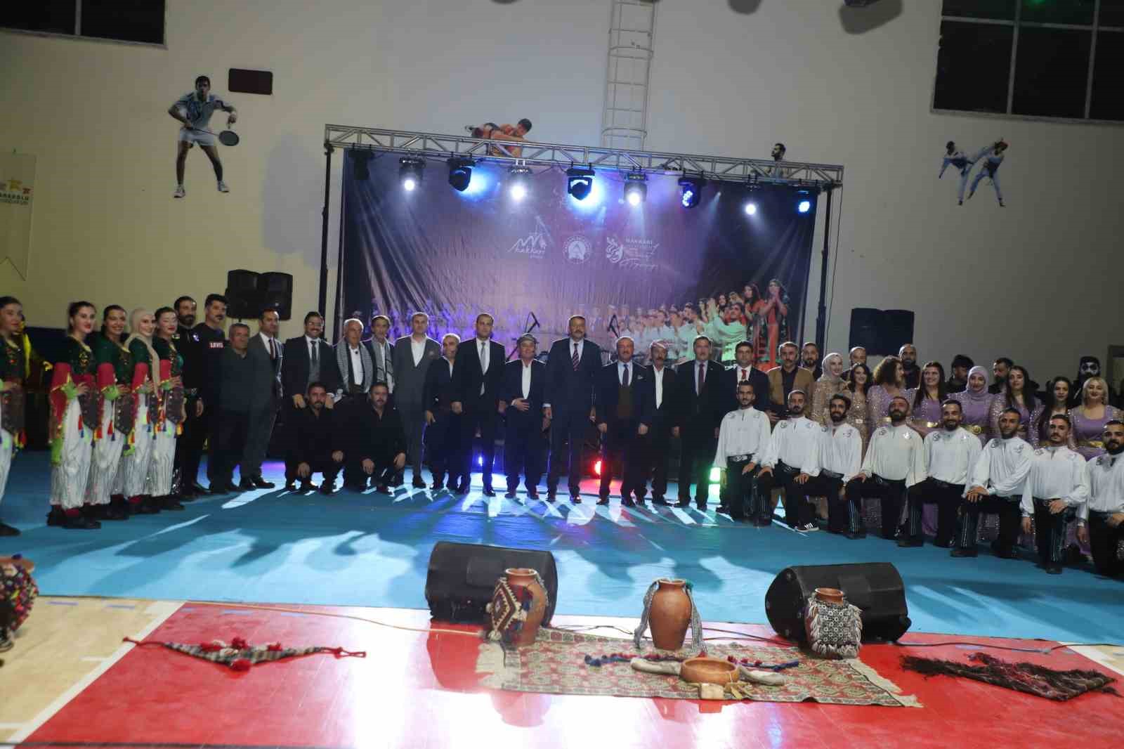 Hakkari Belediyesi Sanat Topluluğundan muhteşem gösteri