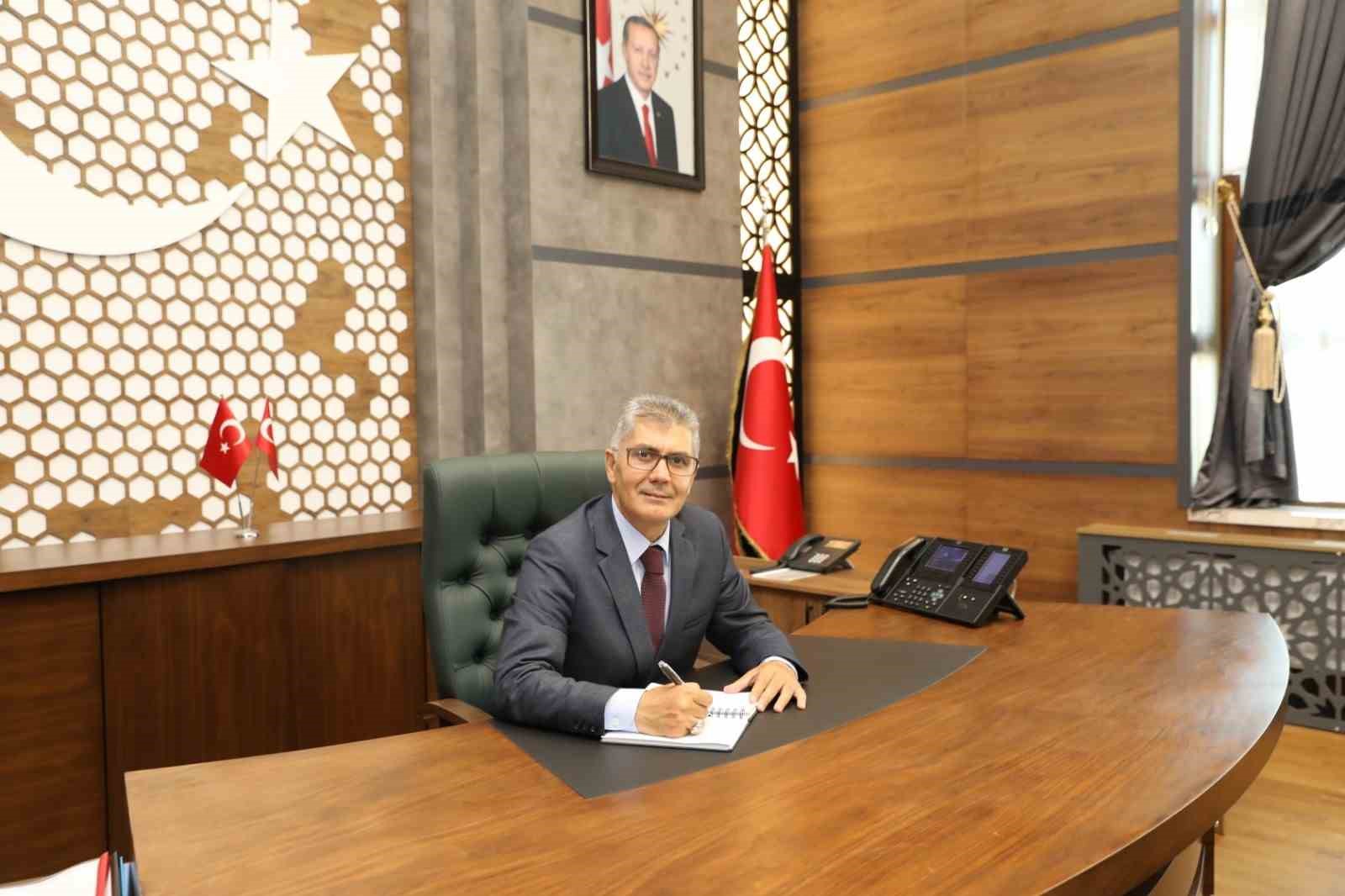 Vali Çelik: "Öğretmenlerimiz, toplumun eğitim ve gelişmişlik düzeyinin göstergesi olmuşlardır"