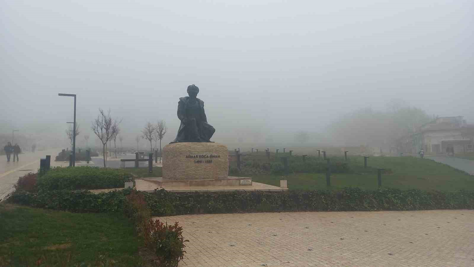 Edirne&rsquo;de sis etkili oldu, tarihi simgeler g&ouml;zden kayboldu

