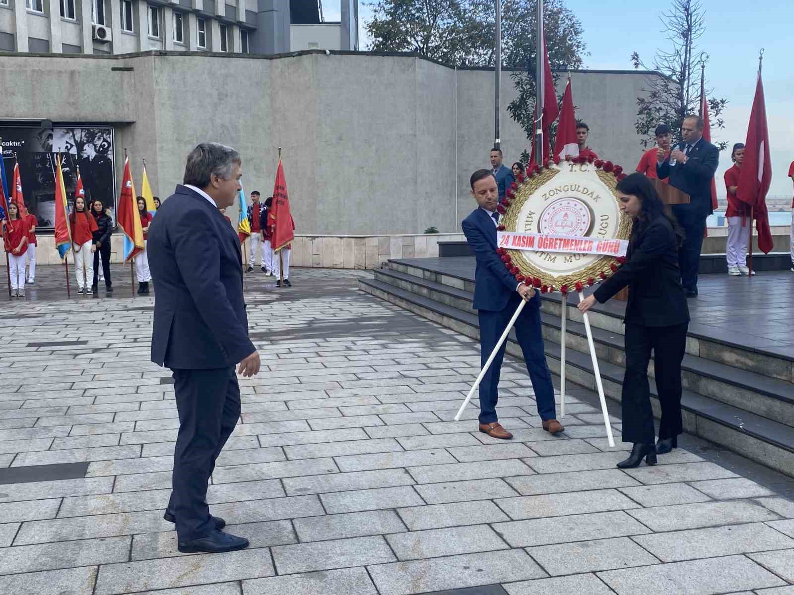 Zonguldak&rsquo;ta &Ouml;ğretmenler G&uuml;n&uuml; kutlandı

