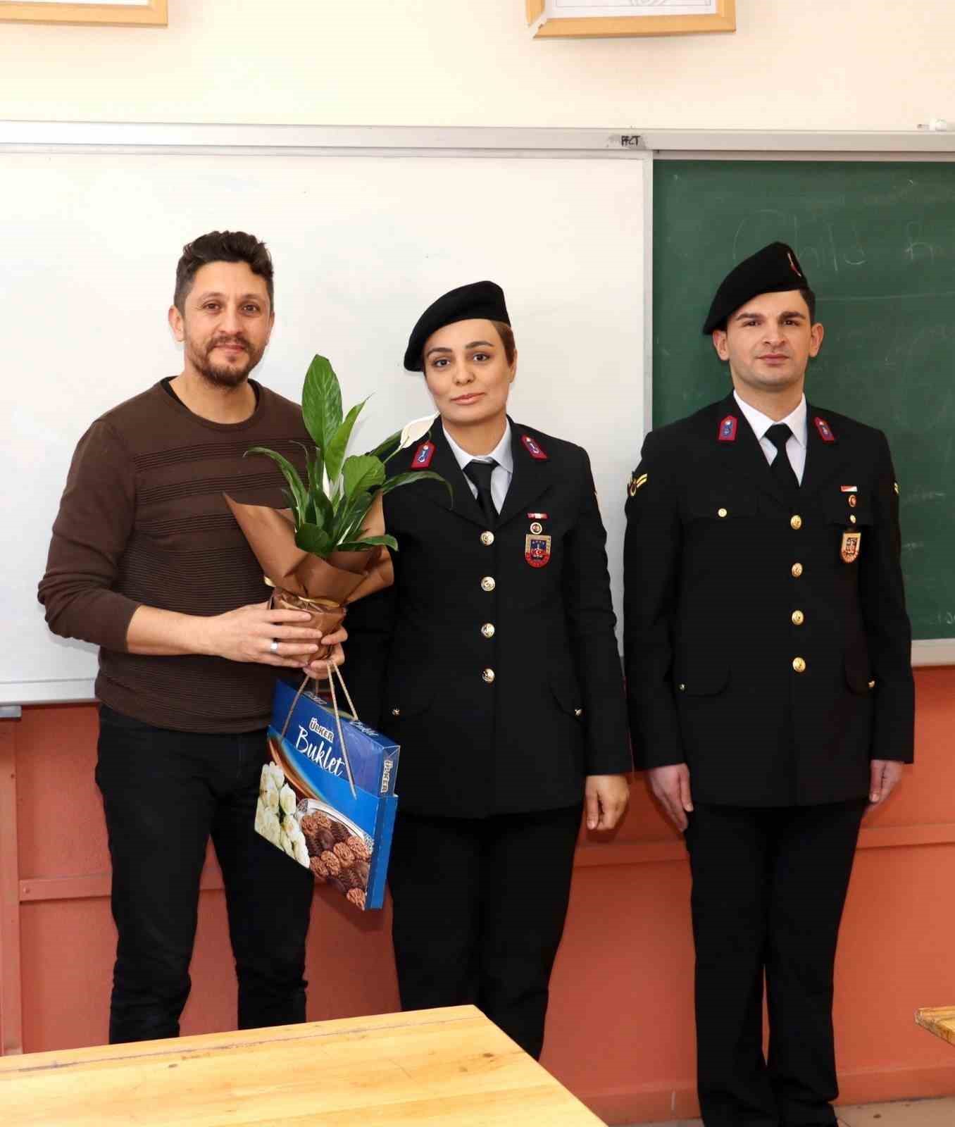 Jandarmadan şehit yakını &ouml;ğretmenlere ziyaret
