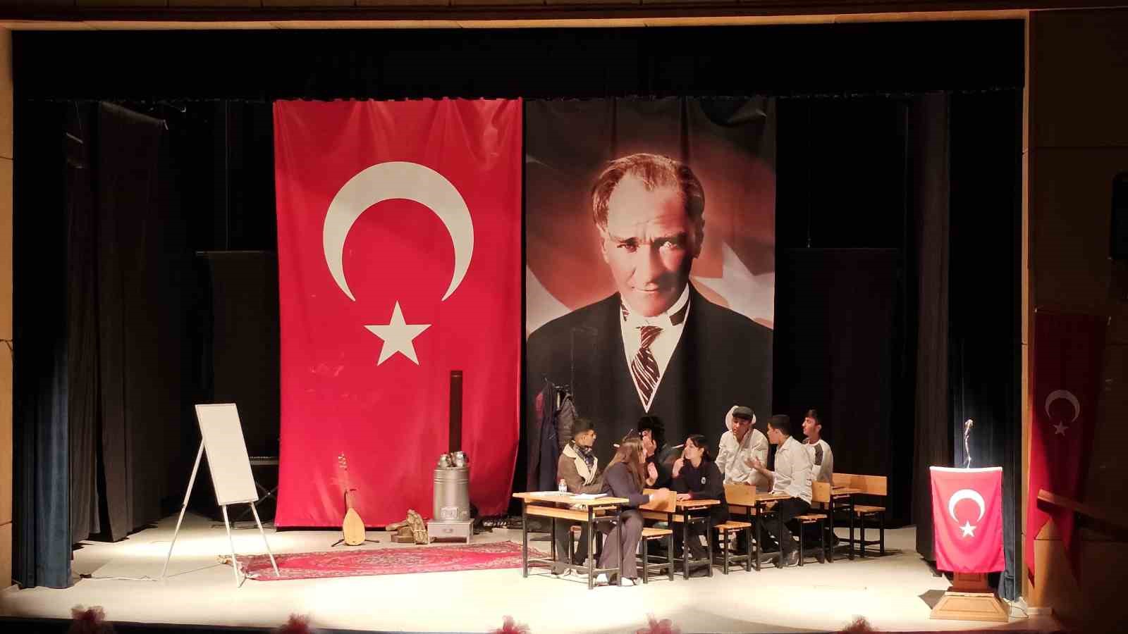 Tatvan&rsquo;da 24 Kasım &Ouml;ğretmenler G&uuml;n&uuml; kutlandı
