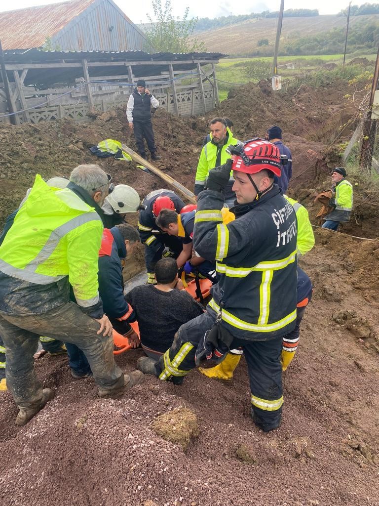Yalova&rsquo;da g&ouml;&ccedil;&uuml;k sonucu toprak altında kalan iş&ccedil;i kurtarıldı
