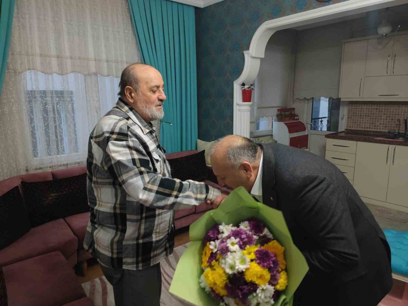 Başkan Tavlı&rsquo;dan ilkokul &ouml;ğretmenine vefa
