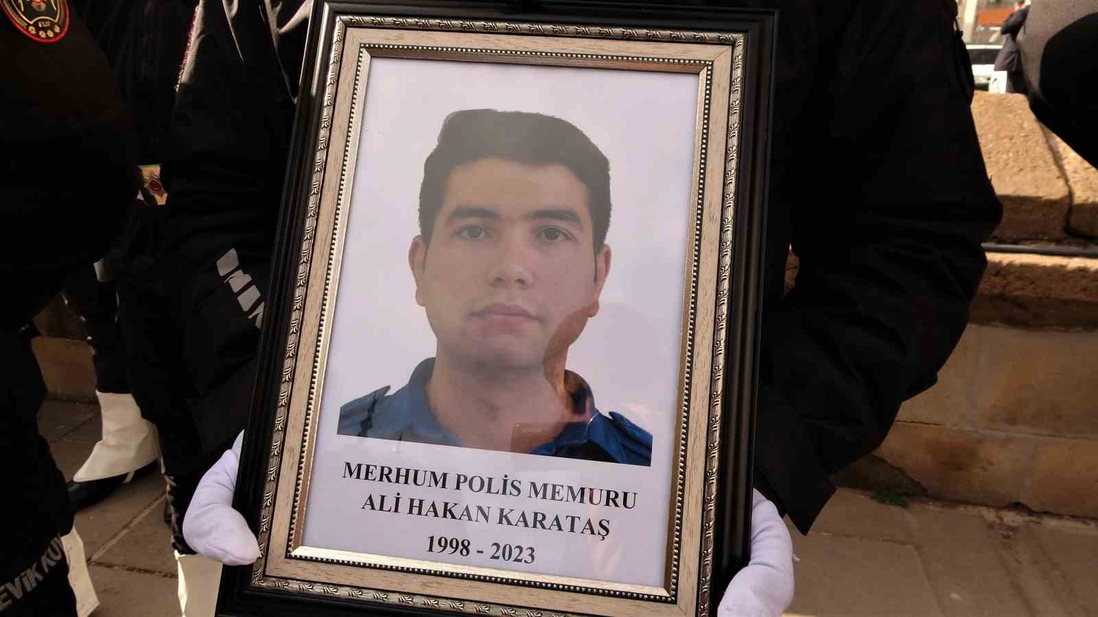 Trafik kazasında hayatını kaybeden polis memuru son yolculuğuna uğurladı
