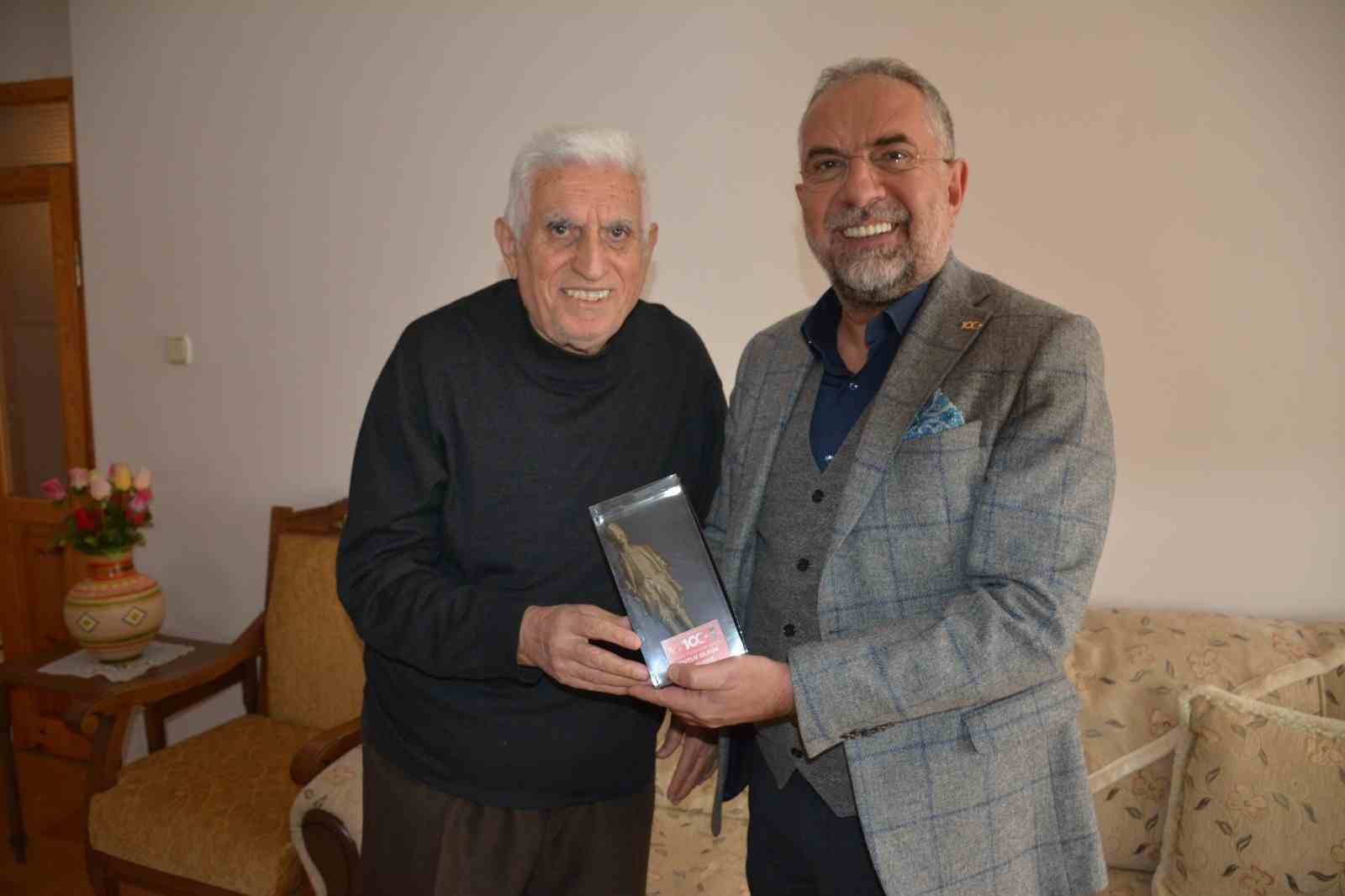 Başkan Sargın, “Öğretmenlerimize çok şey borçluyuz, onlar için ne yapsak azdır" dedi.