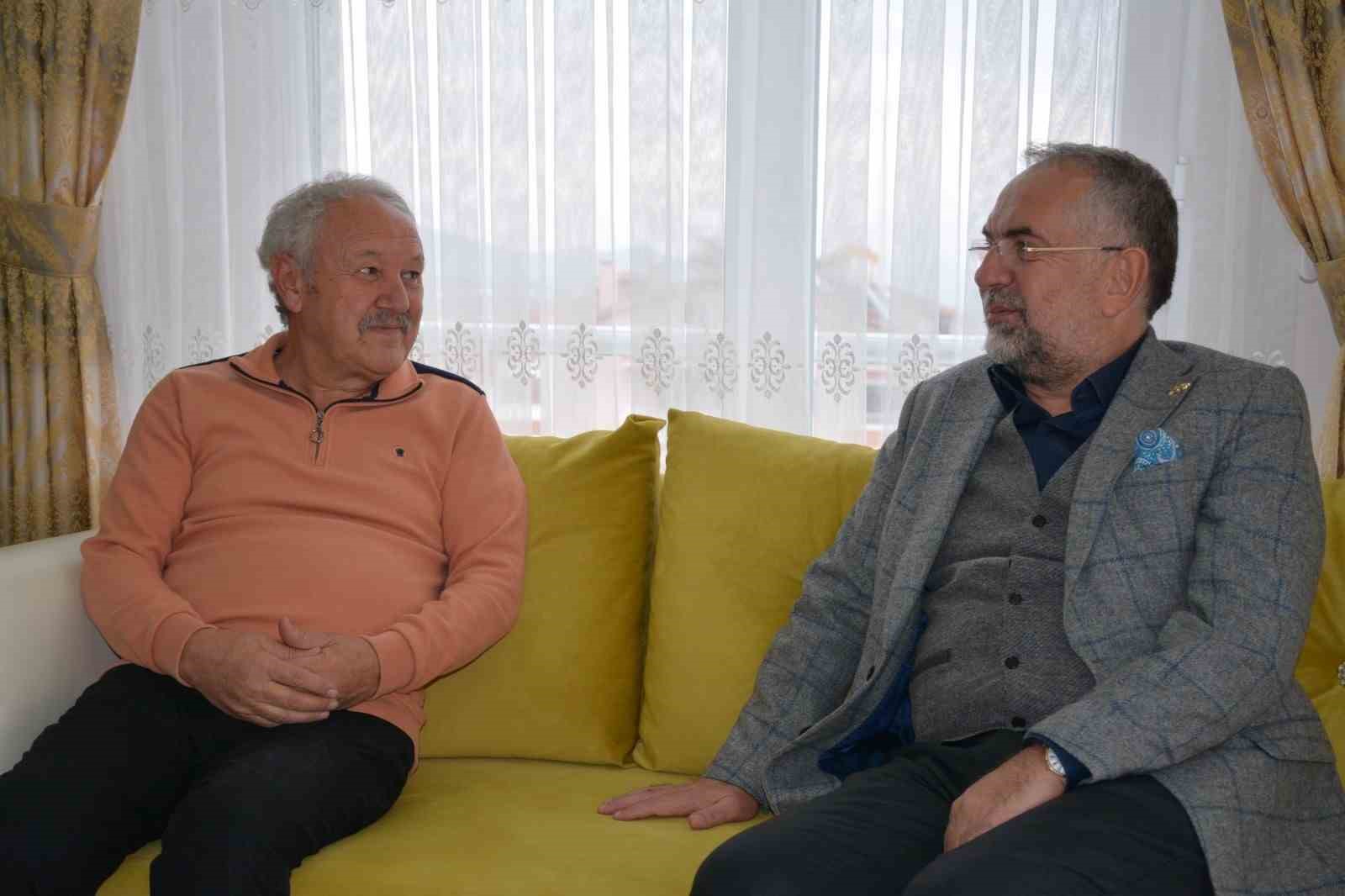 Başkan Sargın, &ldquo;&Ouml;ğretmenlerimize &ccedil;ok şey bor&ccedil;luyuz, onlar i&ccedil;in ne yapsak azdır" dedi.
