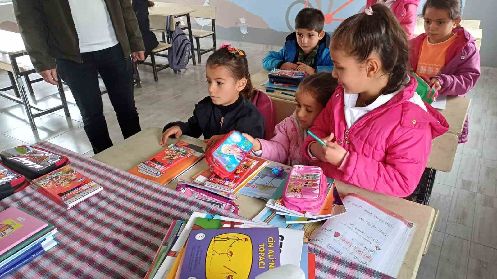 Malazgirt’te doktor ve sağlık çalışanları bu sefer okulu iyileştirdi
