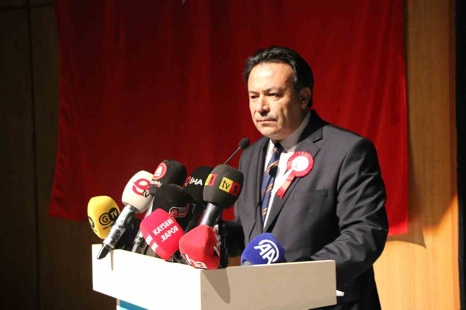 AK Parti Genel Başkanvekili Elitaş: &ldquo;Anne ve baba olarak g&ouml;stermediğimiz m&uuml;samahayı, &ouml;ğretmenler bizim evlatlarımıza g&ouml;steriyor&rdquo;
