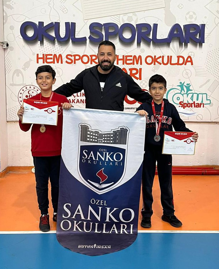 SANKO Okulları &ouml;ğrencilerinin eskrim başarısı

