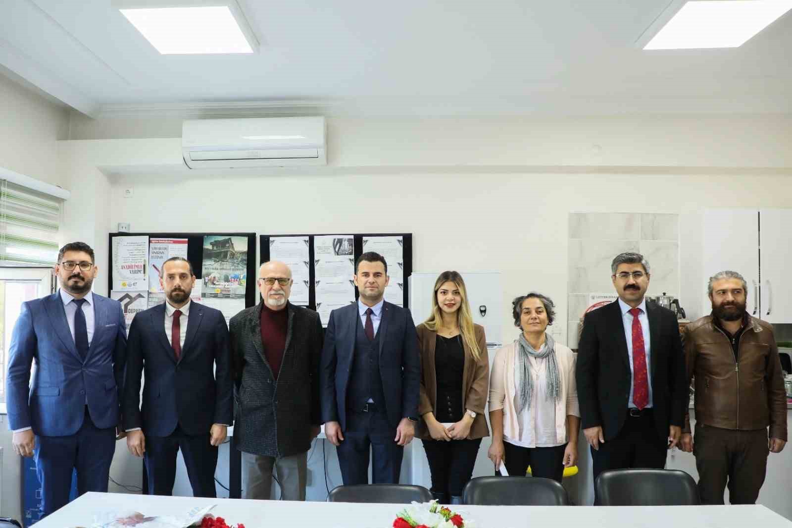 Yenişehir Kaymakamı Beşikci, Öğretmenler Günü’nü kutladı