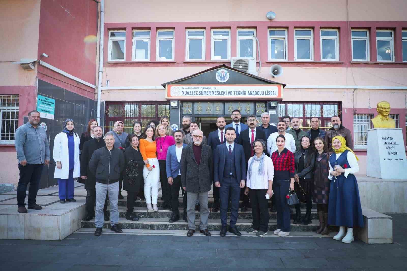 Yenişehir Kaymakamı Beşikci, &Ouml;ğretmenler G&uuml;n&uuml;&rsquo;n&uuml; kutladı
