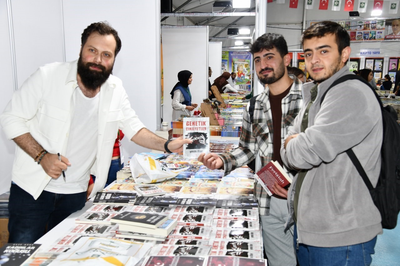 Osmaniye 7’nci Kitap Fuarı, kapılarını ziyaretçilerine açtı
