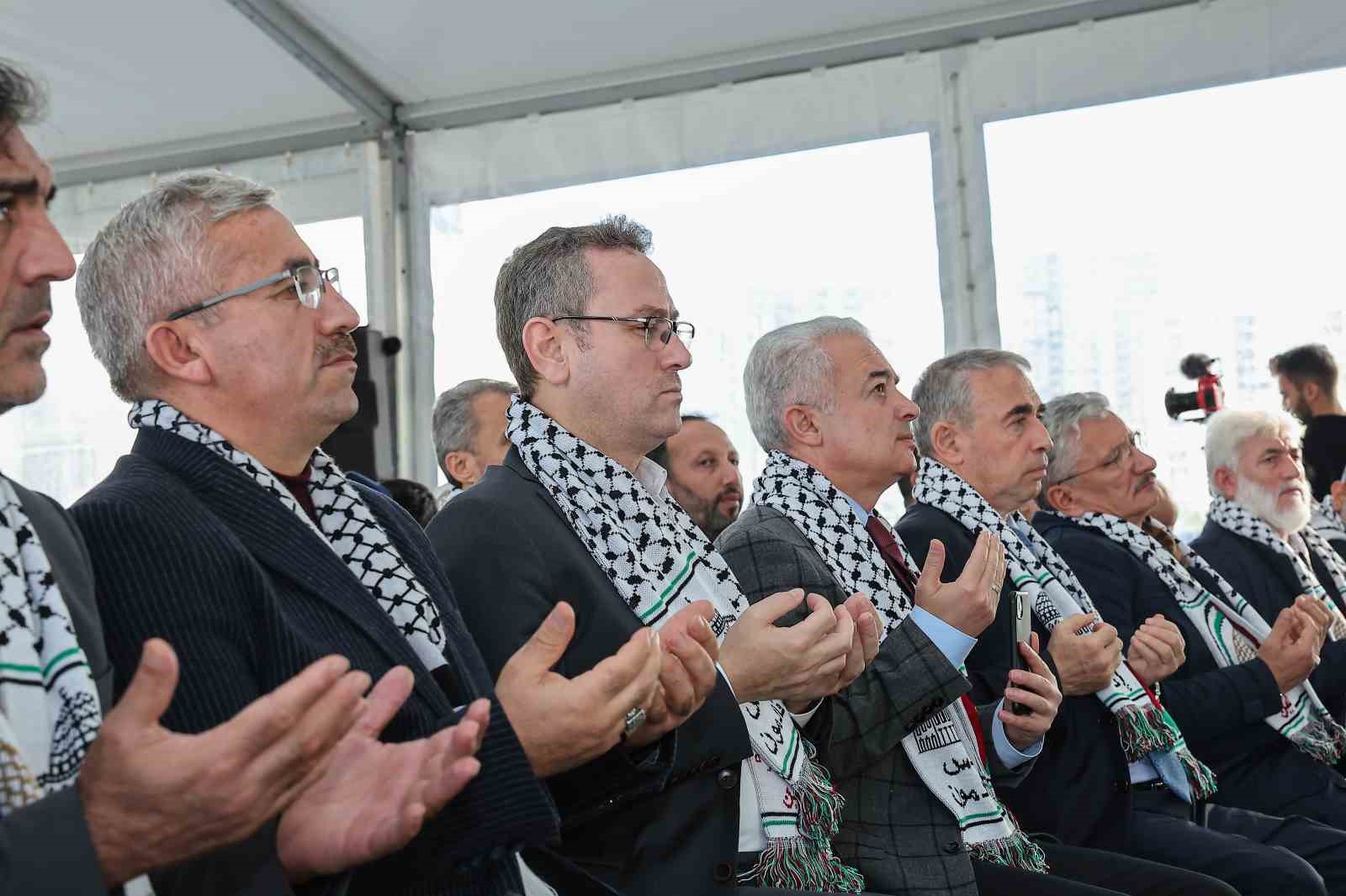 Başakşehir’de Gazze için insanlık nöbeti başlatıldı
