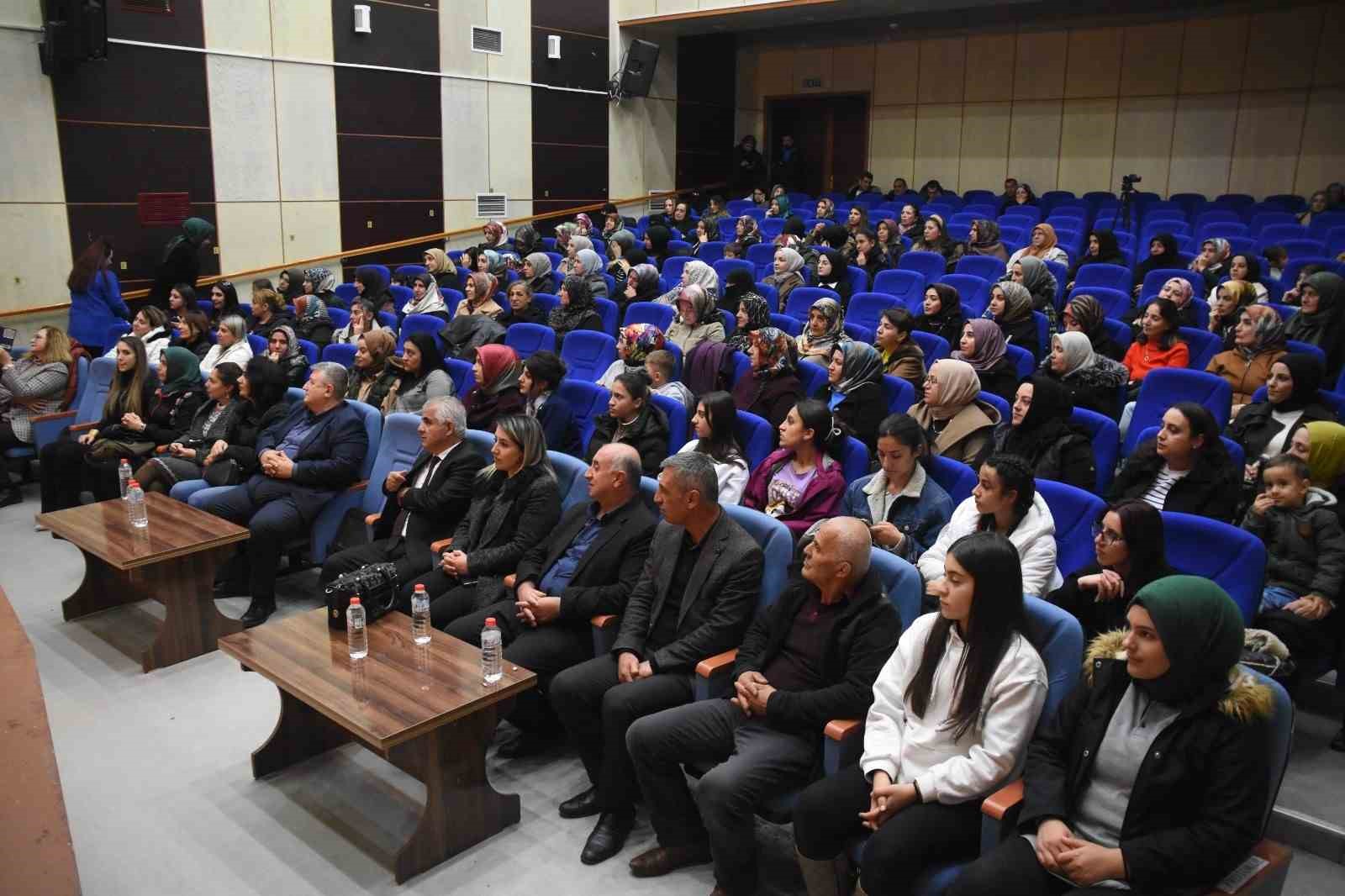 Bitlis&rsquo;te &lsquo;Nemrut&rsquo;un Eteğinde Bitlisli Kadınlarla Buluşuyoruz&rsquo; etkinliği d&uuml;zenlendi
