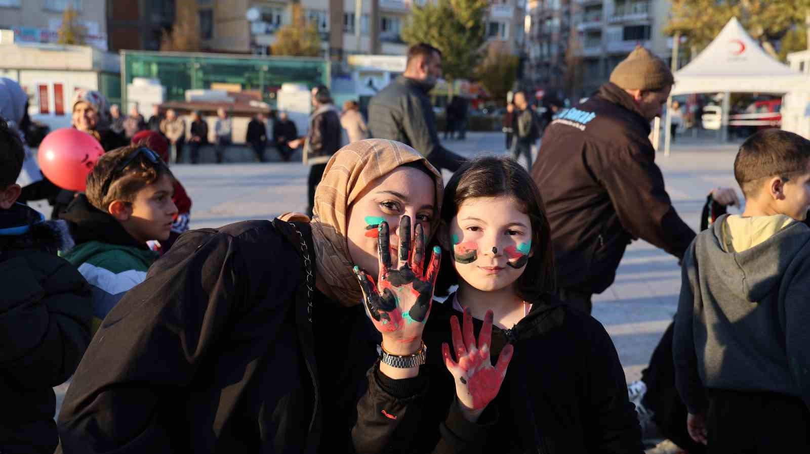 Kırşehir’de ’Kudüs’te İzimiz Var’ etkinliğinde çocuklar "savaşa hayır" dedi