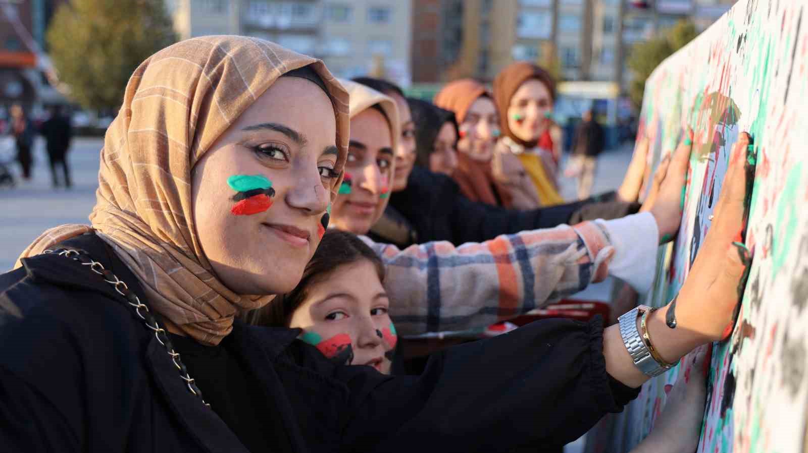 Kırşehir’de ’Kudüs’te İzimiz Var’ etkinliğinde çocuklar "savaşa hayır" dedi
