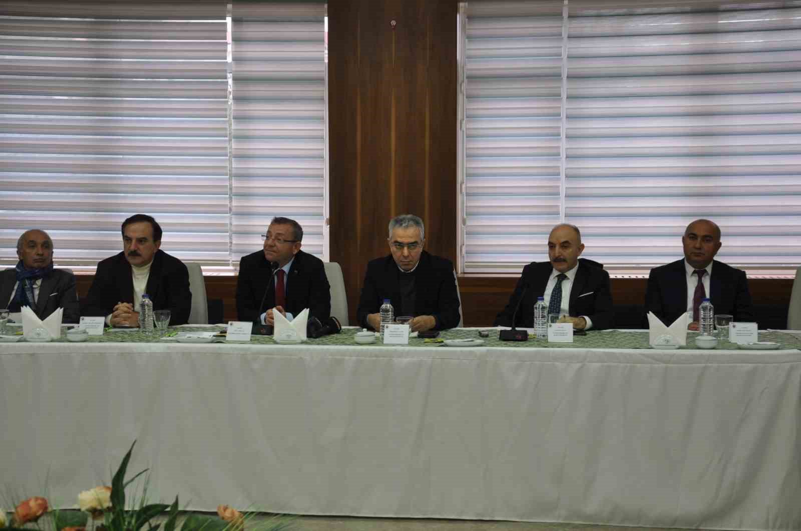 Kars’ta ‘Yeni Anayasa’ konuşuldu