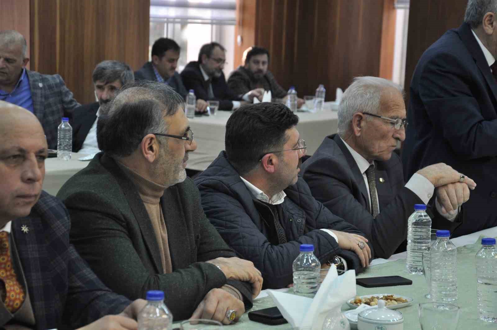 Kars&rsquo;ta &lsquo;Yeni Anayasa&rsquo; konuşuldu
