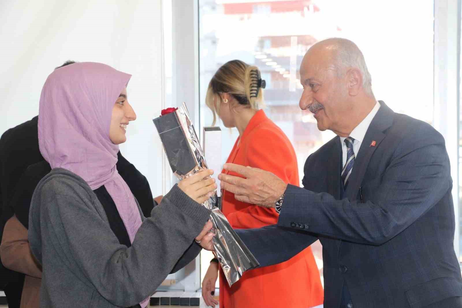 Siirt Belediyesi Kadın Yaşam Merkezi&rsquo;nde &Ouml;ğretmenler G&uuml;n&uuml; kutlandı
