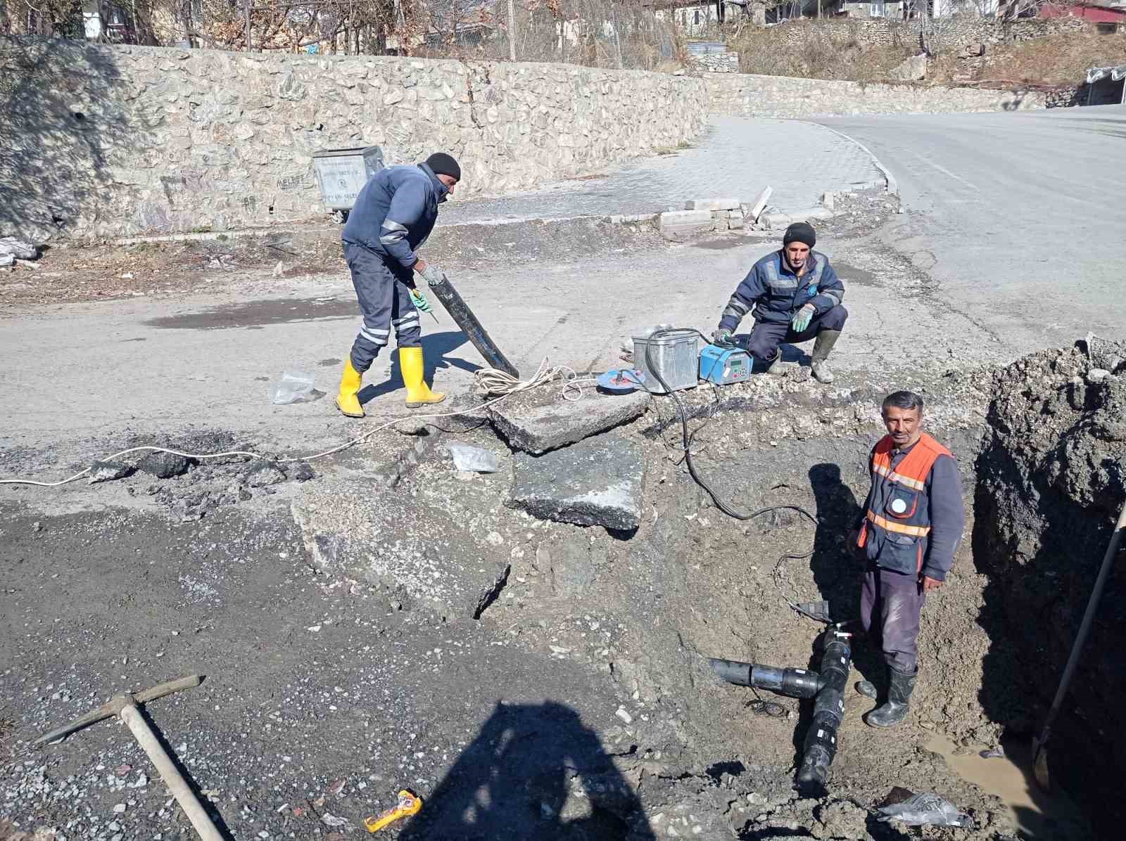 Hakkari&rsquo;de 6 ayrı noktada su arızası giderildi
