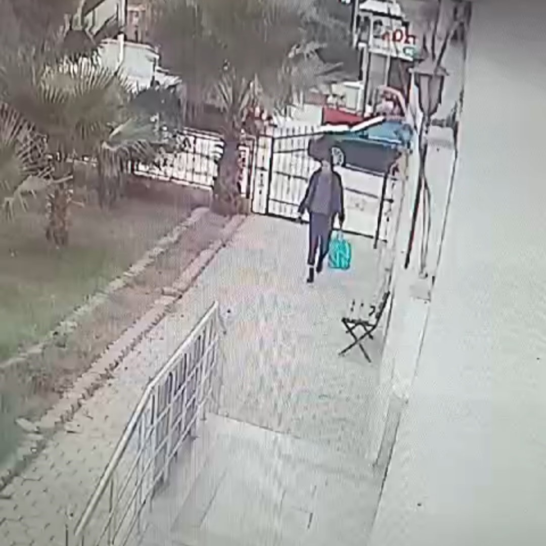 Mardin’de ayakkabı hırsızlığı güvenlik kamerasına yansıdı