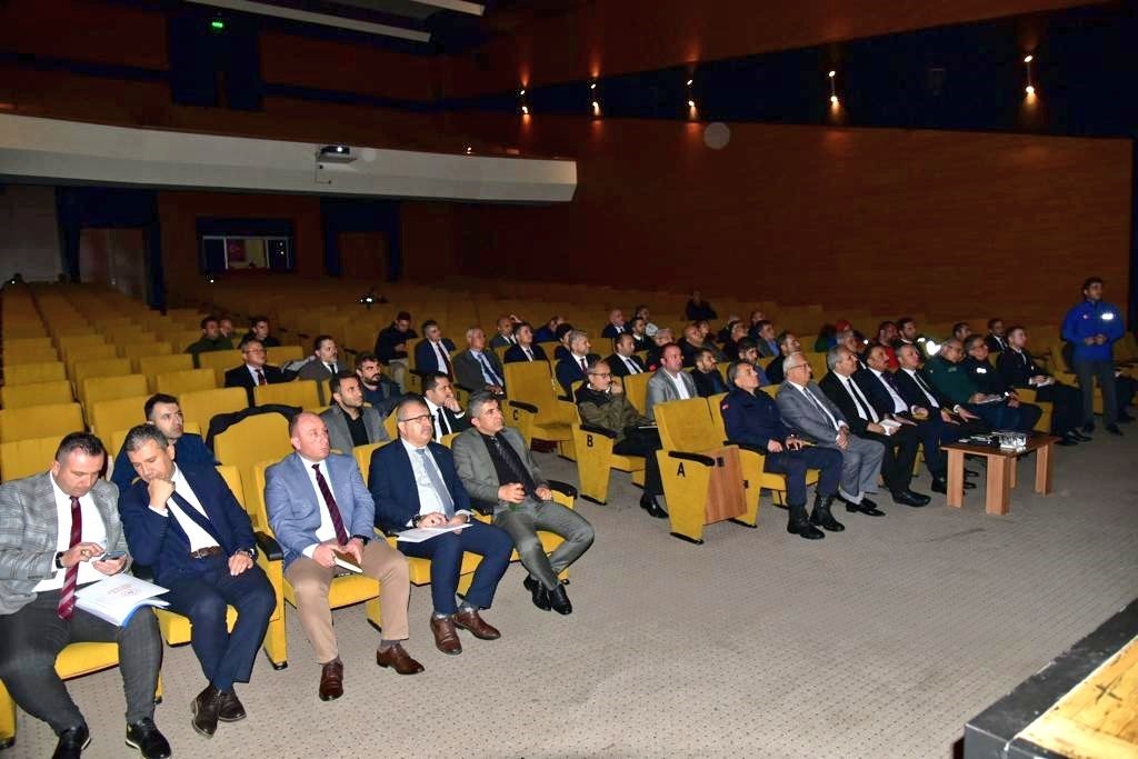 Zonguldak&rsquo;ta beklenen fırtına &ouml;ncesi alınacak tedbirleri g&ouml;r&uuml;şt&uuml;ler
