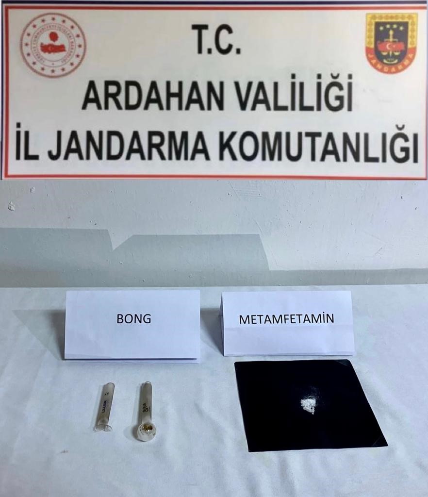 Ardahan’da üzerinde uyuşturucu bulunan zanlı gözaltına alındı