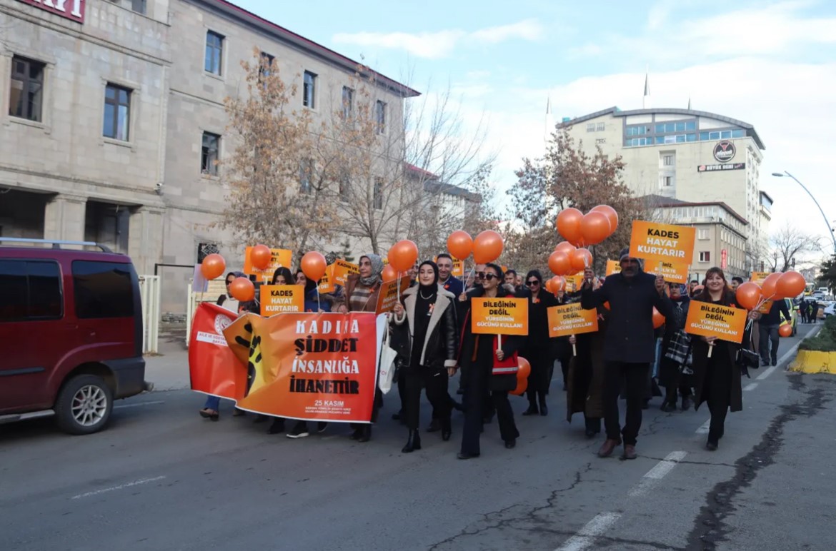 Ağrı&rsquo;da kadına şiddetle m&uuml;cadele y&uuml;r&uuml;y&uuml;ş&uuml;
