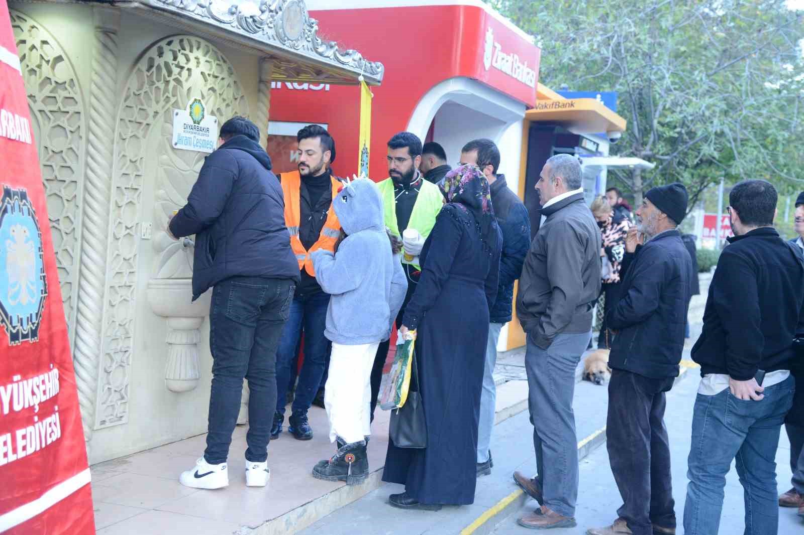 Diyarbakır’da ikram çeşmesinden sıcak çorba akmaya başladı