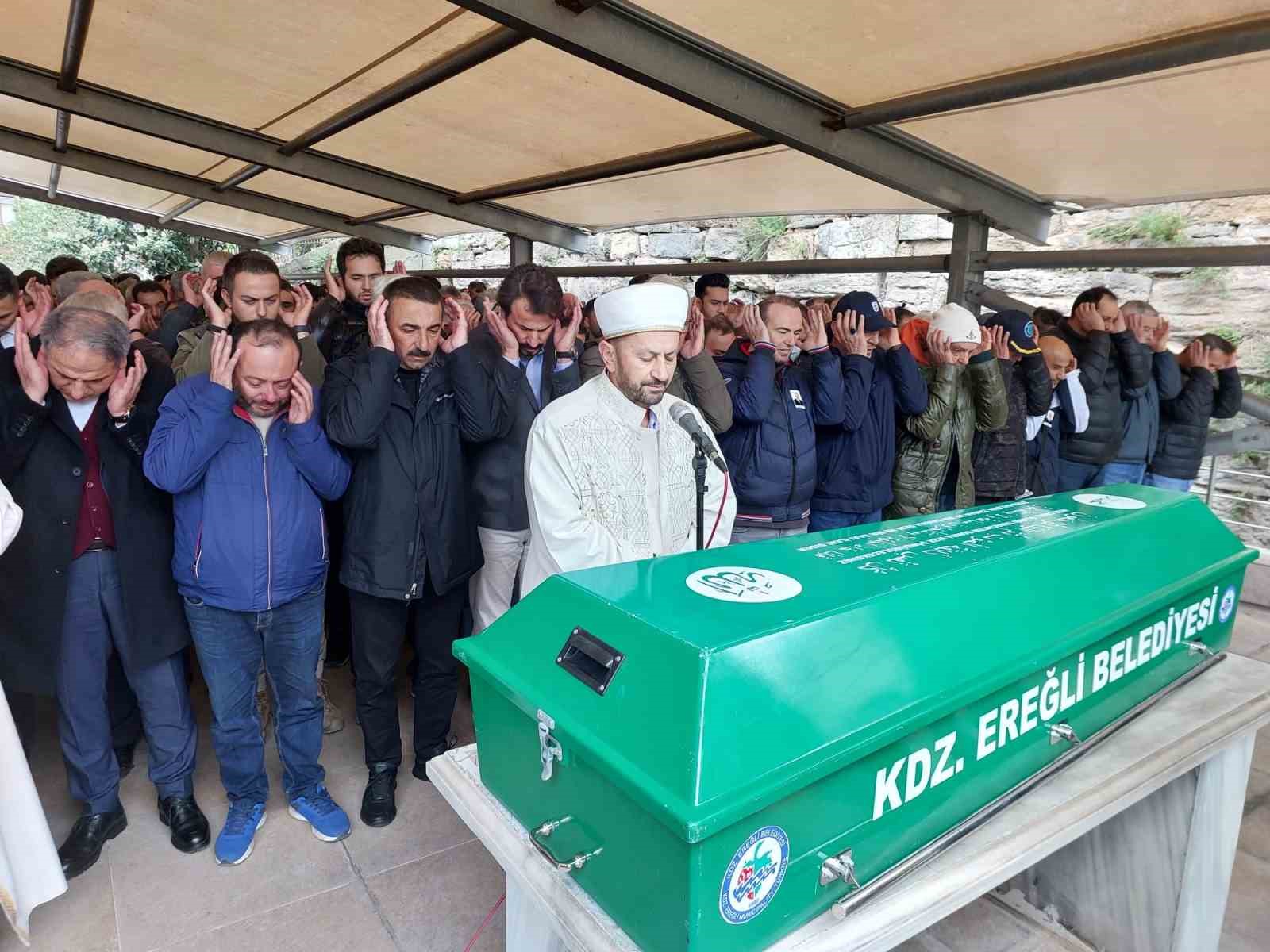Kafkametler’in güverte ustası Tamer Özer son yolculuğuna uğurlandı