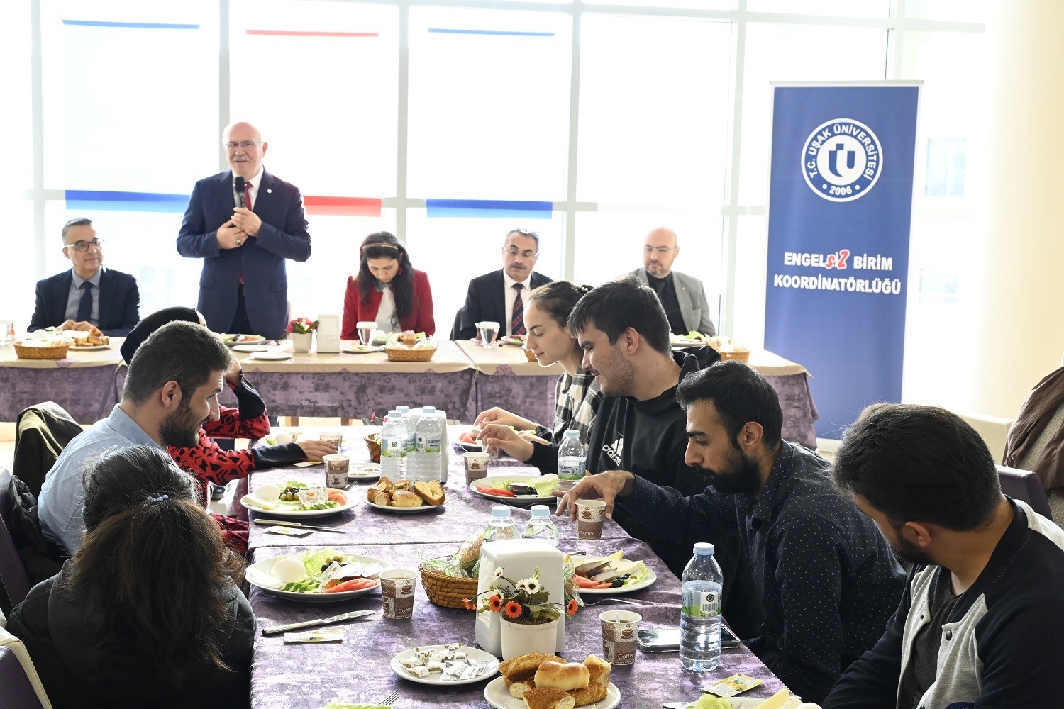Rekt&ouml;r Savaş, &ouml;ğrencilerle buluştu
