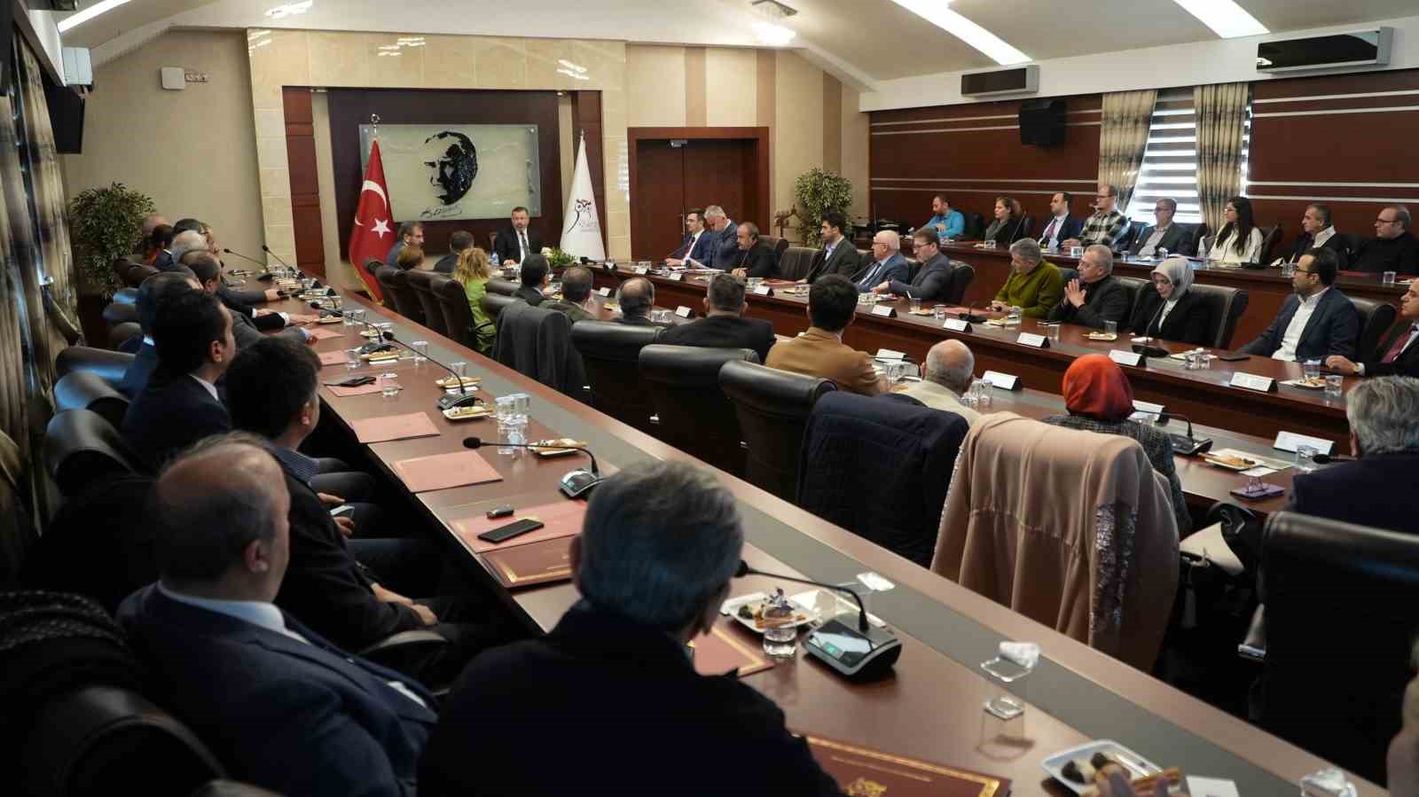 KB&Uuml;&rsquo;de g&ouml;revde y&uuml;kselen akademisyenlere t&ouml;ren
