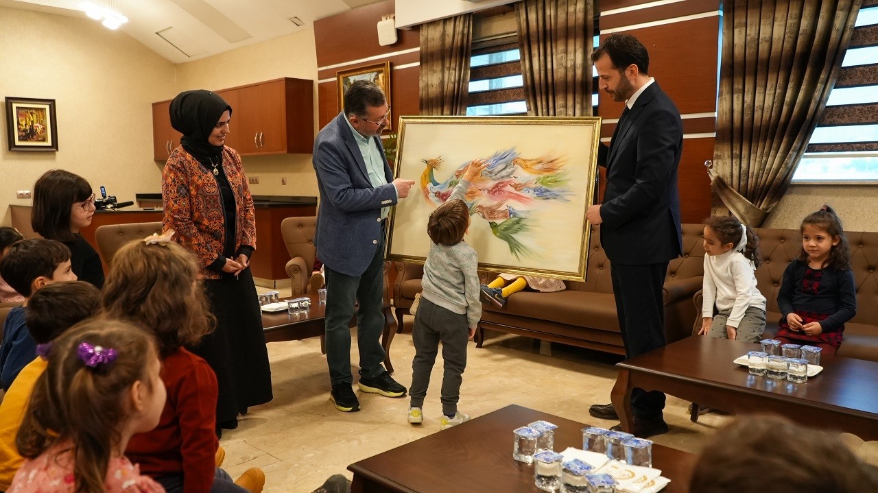 Anaokulu öğrencileri Rektör Kırışık’ın Öğretmenler Günü’nü kutladı