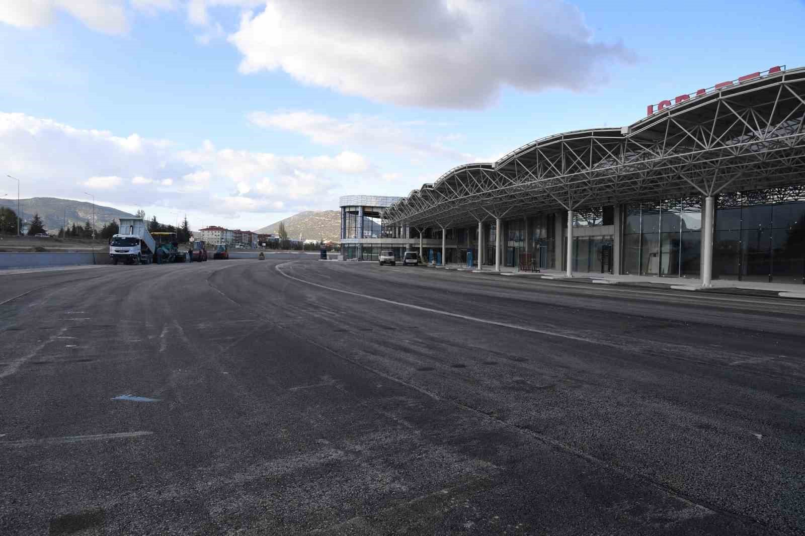 Yeni otogar alanında asfalt &ccedil;alışmaları ger&ccedil;ekleştiriliyor
