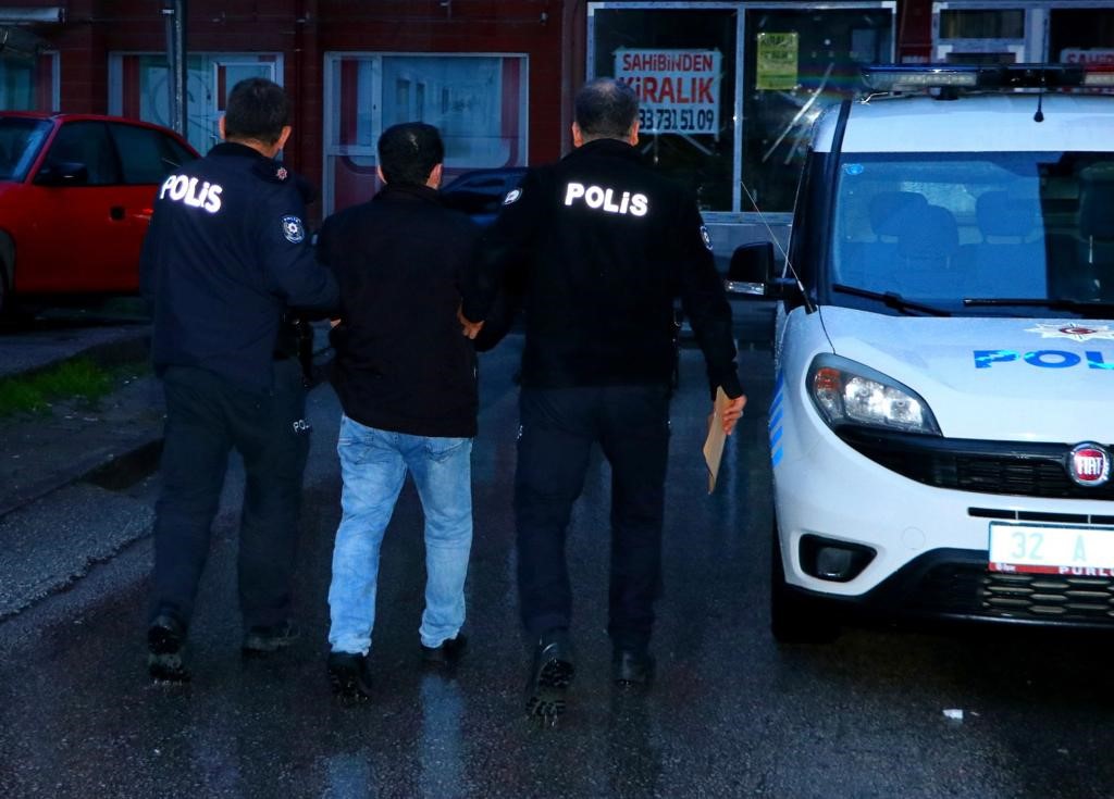Isparta’da çeşitli suçlardan araması bulunan 13 şahıs yakalandı