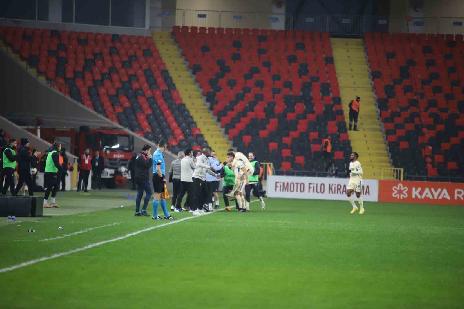 Trendyol S&uuml;per Lig: Gaziantep FK: 0 - Ankarag&uuml;c&uuml;: 1 (İlk yarı)
