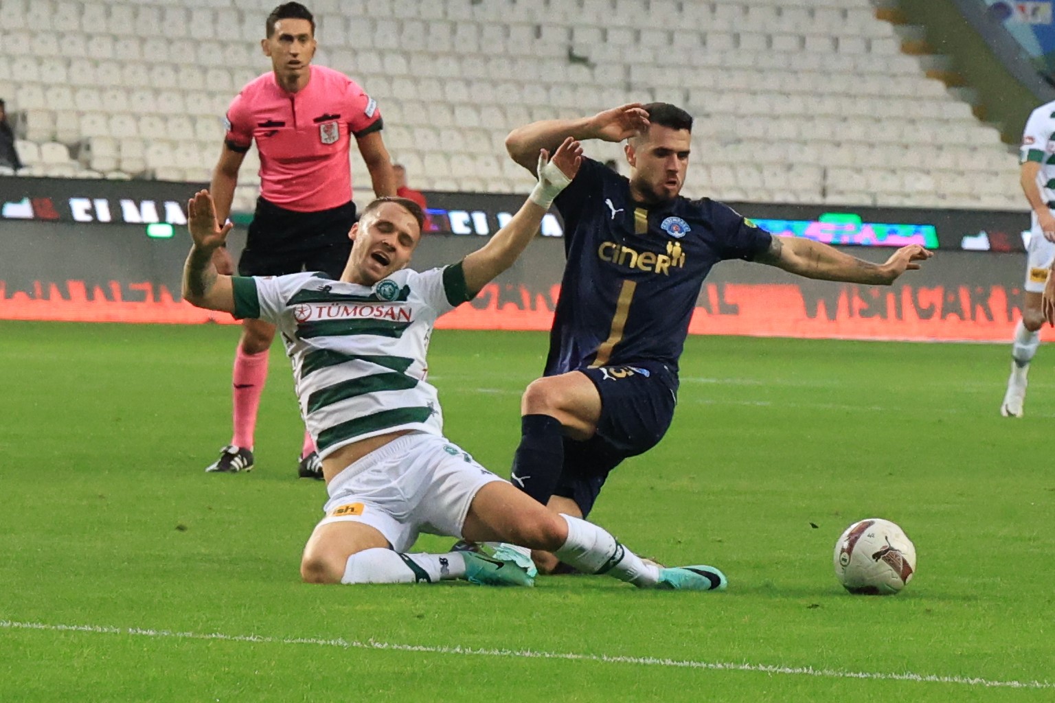 Trendyol Süper Lig: Konyaspor: 0 - Kasımpaşa: 0 (İlk yarı)