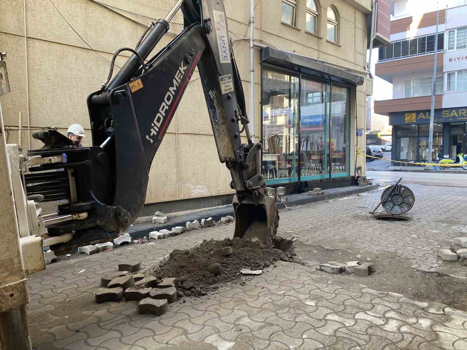 Doğalgaz kokusu ekipleri harekete ge&ccedil;irdi
