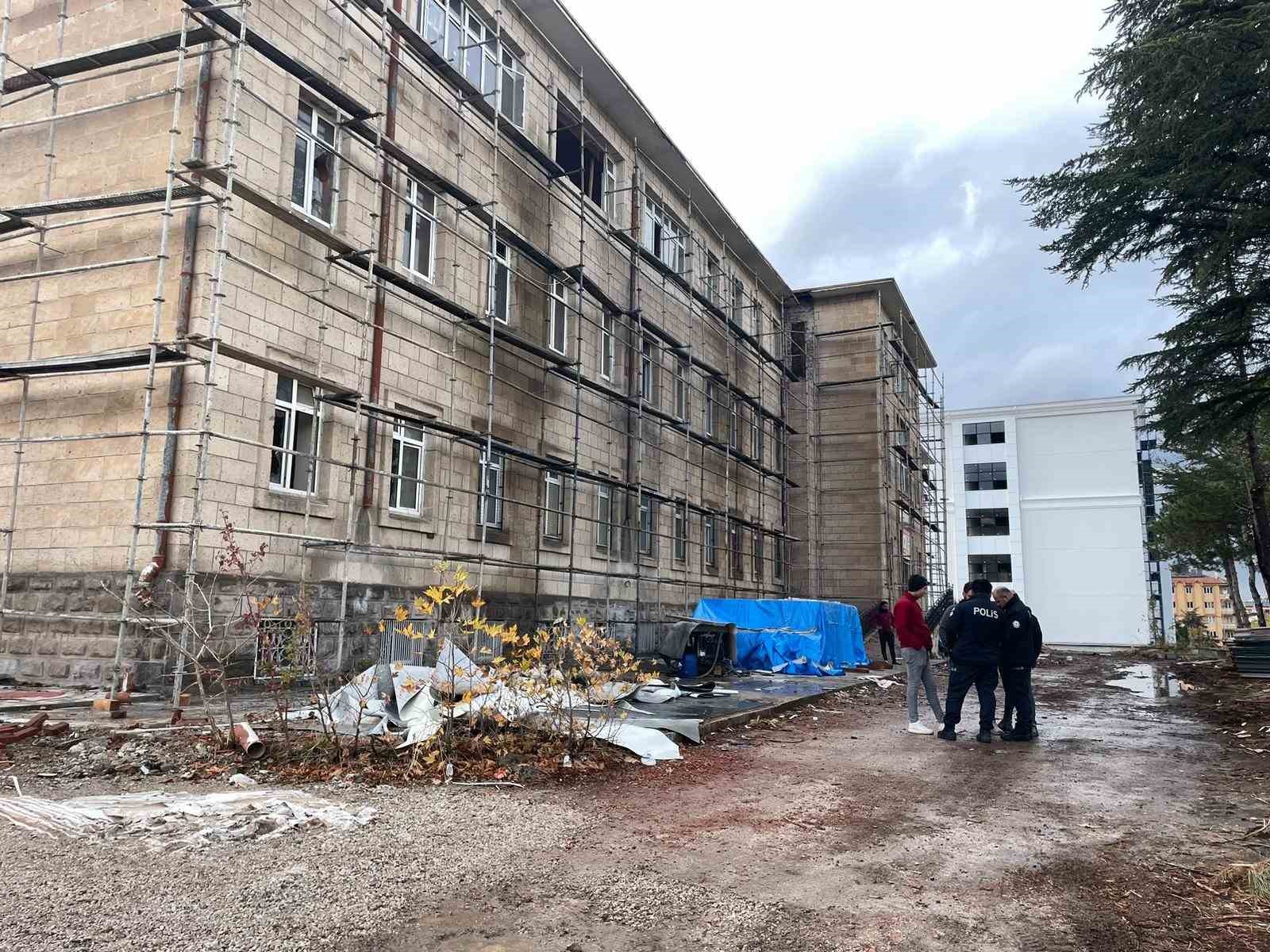 Isparta’da inşaat işçisi elektrik akımına kapıldı