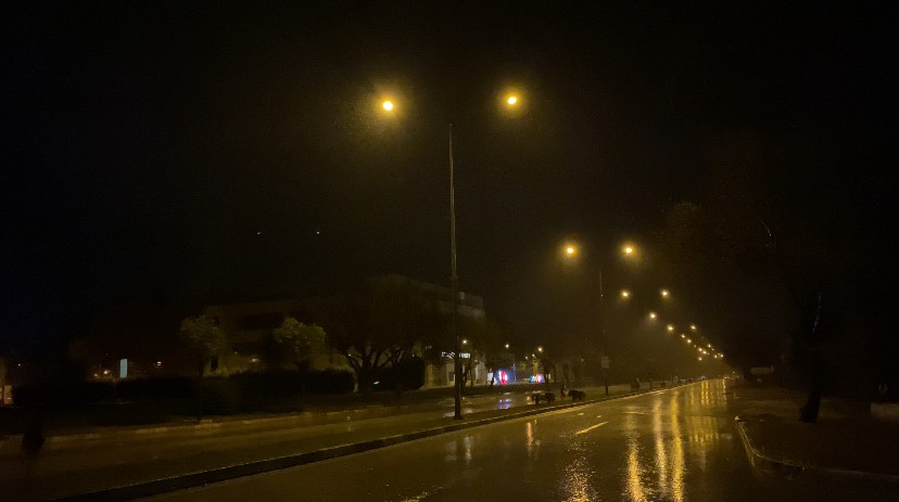 Uzunköprü’de yağış yolları göle çevirdi, bir araç suya gömüldü